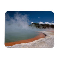 Dampf steigt aus Champagne Pool auf WAI-O-TAPU