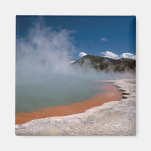 Dampfaufgang aus dem Champagne Pool auf WAI-O-TAPU Magnet