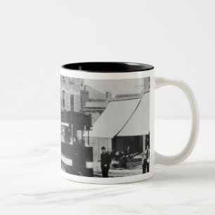 Dämpfen Sie Tram in Nordlondon in den 1880s Zweifarbige Tasse