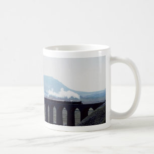 Dämpfen Sie Zug "grünen Pfeil" auf Ribblehead Tasse