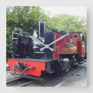 DAMTRAG QUADRATISCHE WANDUHR