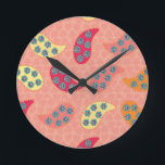 Dancing Boho Paisley Runde Wanduhr<br><div class="desc">This 'Boho' range has matching requories to throw cushions from, this one is deep peach with a delicate leaf panel to soft batik green, coral floral details. Add quality and richness to any interior or space - inspirred by a touch of vintage paisley pattern in the patterns. There is a...</div>