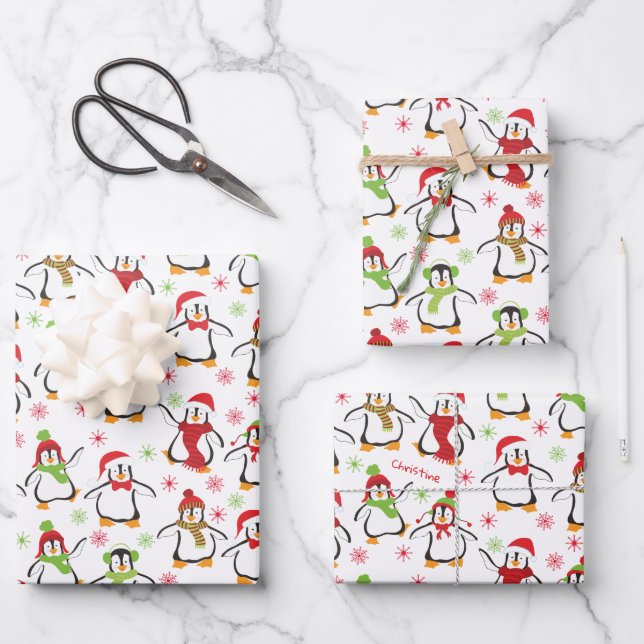 Dancing Penguins Red and Green Pattern Christmas Geschenkpapier Set (Vorderseite)