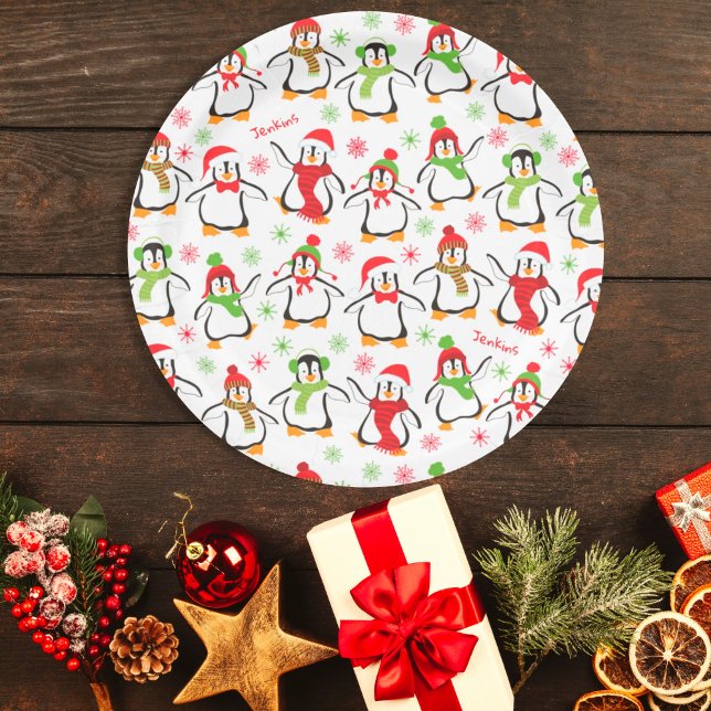 Dancing Penguins Red and Green Pattern Christmas Pappteller (Von Creator hochgeladen)