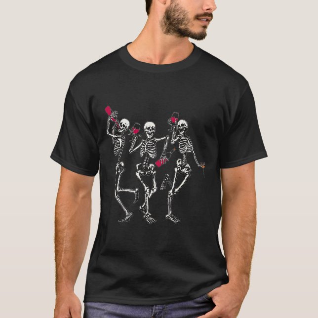 Dancing Skeletons Drinking Wine Lover Funny Hallow T-Shirt (Vorderseite)