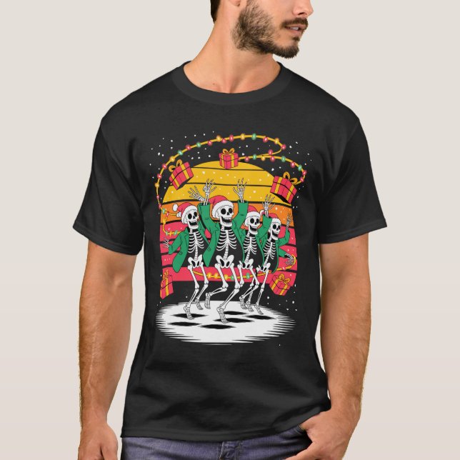 Dancing Skeletons With Santa Hats Christmas Lights T-Shirt (Vorderseite)