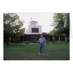 Däne stellt Kontrollen-Turm dar