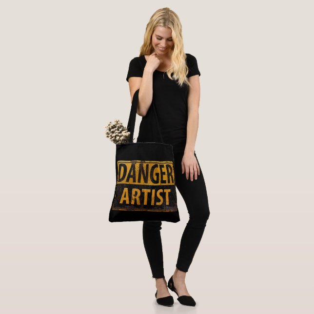 DANGER ARTIST-Schild mit gestörtem Metallrost (Am Model)