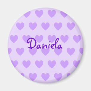Daniela in Lila Magnet