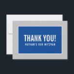 DANK IHNEN BAR MITZVAH Modernstes Graublau Dankeskarte<br><div class="desc">per kat massard >>> https://linktr.ee/simplysweetpaperie << Eine einfache, stilvolle Art zu sagen, danke an Ihre Gäste für die Teilnahme an Ihrer Veranstaltung. Als Vorlage können Sie ganz einfach Ihre eigenen Daten hinzufügen oder auf die Schaltfläche Anpassen klicken und Text, Schriftart, Größen etc. hinzufügen oder ändern TIPP: 1. Um Grafiken zu...</div>