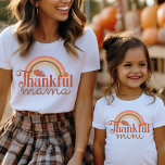 Dankbare Mini Orange Regenbogen Mommy and Me Match T-Shirt<br><div class="desc">Mommy und ich fallen Design "dankbar Mini" mit boho Regenbogen in Herbstfarben von gelb,  orange,  grün und braun. Finden Sie das passende "mama" Shirt in meiner Sammlung "mommy and me match designs".</div>