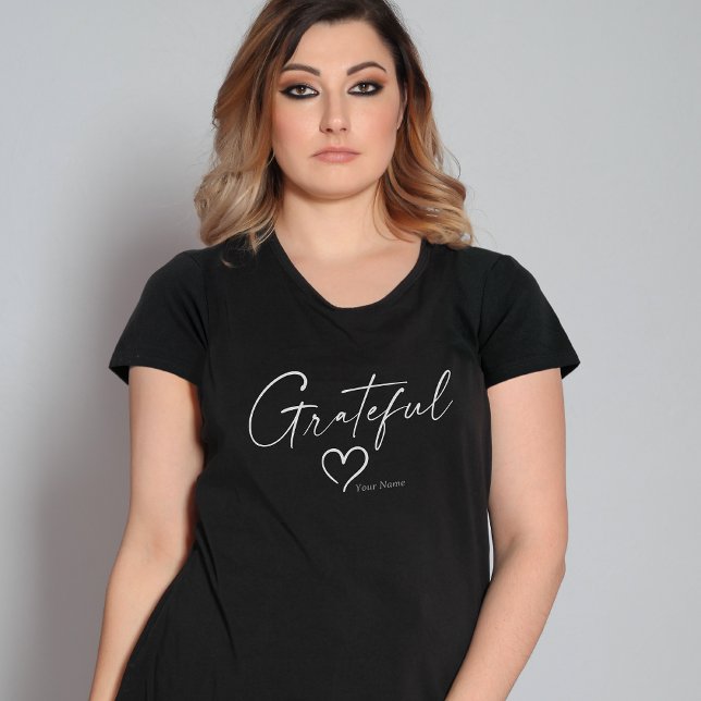 Dankbares Herz | Ihr Name Minimal Tinte Script Große Größe T-Shirt (Von Creator hochgeladen)