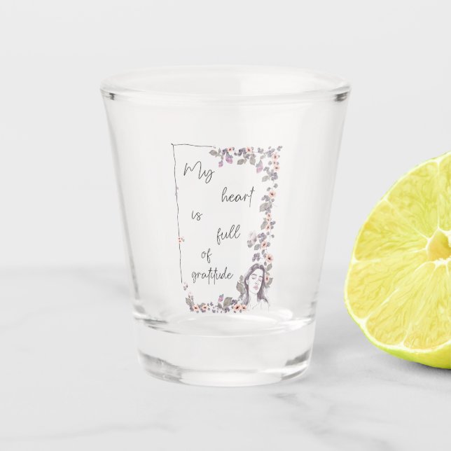 Dankbarkeitsbejahung. Florale positive Denkweise Schnapsglas (Vorderseite)