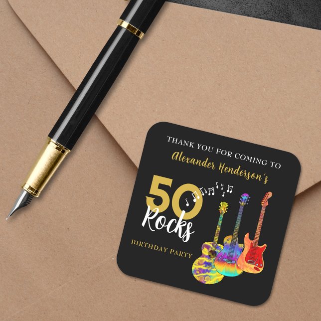 Danke, 50. Geburtstag Gitarrenrocks 50 Quadratischer Aufkleber (Rock and roll 50th birthday thank you sticker funky guitars cool gold typography on black)