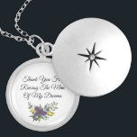 Danke, dass du den Mann meiner Träume als Geschenk Medaillon<br><div class="desc">Vielen Dank,  dass Sie den Mann meiner Träume Sprichwort auf einer silbernen Schließfächer-Kette ist das perfekte Geschenk für Ihre zukünftige Mutter in Recht oder Mutter im Recht geben. Sie wird es schätze.</div>