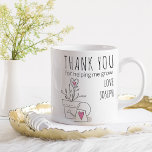 Danke, dass du mir geholfen hast, rosa Pflanze Doo Kaffeetasse<br><div class="desc">Geschenkgutscheine Tasse mit niedlicher Doodle zeichnend und trendiger, magischer Schriftart Typografie. Die Vorlage ist für Sie bereit, mit Ihrem Namen zu personalisieren und Sie können auch den Namen Ihres Lehrers auf der Rückseite sowie eine Slogline hinzufügen, wenn Sie möchten (wie z.B. der beste Lehrer aller Zeiten). Das Design enthält den...</div>