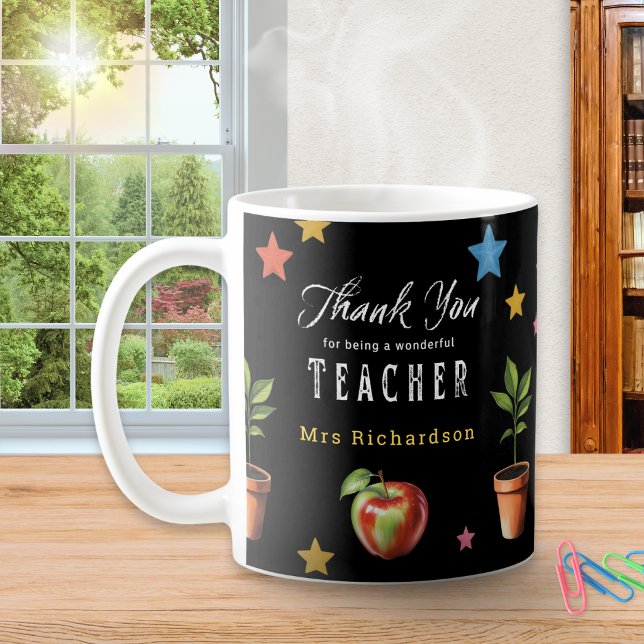 Danke Lehrer Tafel Apfel Personalisiert Kaffeetasse (A personalized coffee mug with thank you message for a teacher, with chalkboard design)