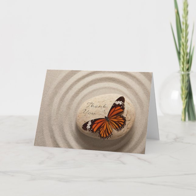 Danke Stein in einem Zen-Garten mit Schmetterling (Vorderseite)