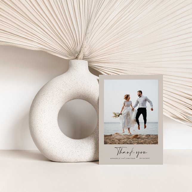 Dankeschön für das moderne graue Foto-Minimalskrip Einladung (Von Creator hochgeladen)