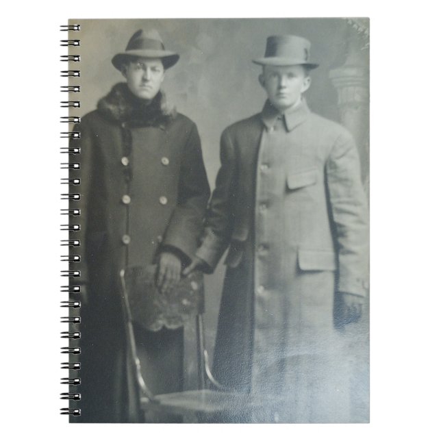 Dapper Brothers in Overcoats RPPC B&W Foto Image Notizblock (Vorderseite)