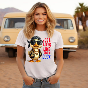 Dapper Duck Donning Shades und Bandana T-Shirt