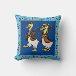 DAPPER DUCKS auf blauem Kissen