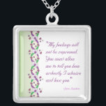 Darcy Neckless Versilberte Kette<br><div class="desc">Das perfekte Zubehör für Ihr Hochzeitsensemble oder als Geschenk für den Jane Austen Liebhaber in Ihrem Leben!!</div>