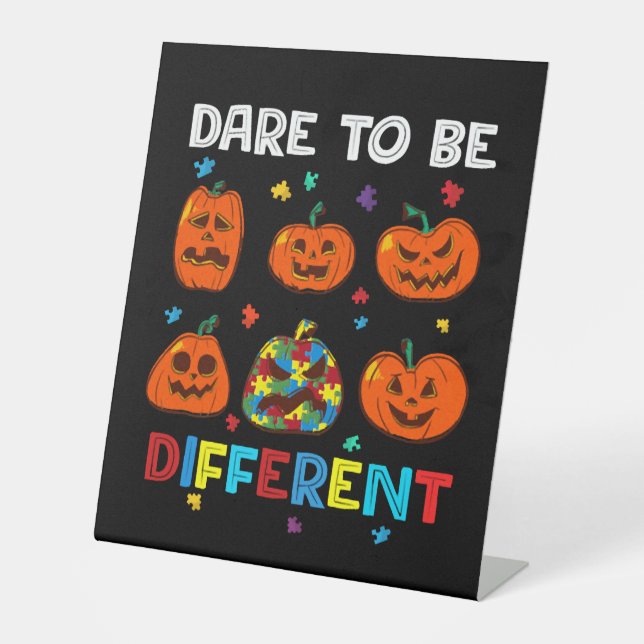 Dare to be Different Pumpkin Autismus Halloween Sockelschild (Vorderseite)