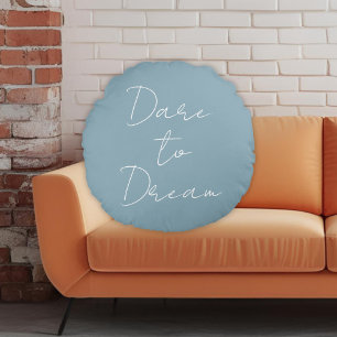 Dare to Dream Inspiration Zitat Dusty Blue Name Rundes Kissen
