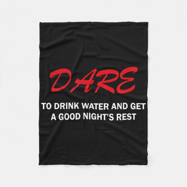 Dare To Drink Water And Get A Good Night's Rest  Fleecedecke (Vorderseite)