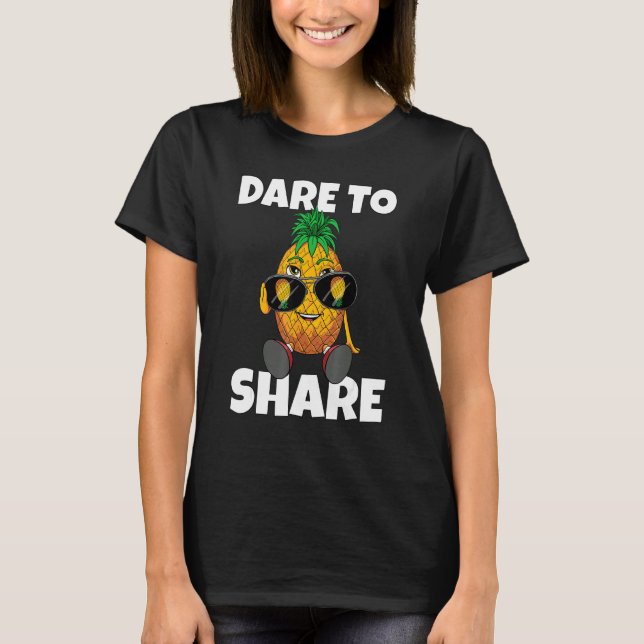 Dare To Share Swinger Upside Down Sunglasses Pinea T-Shirt (Vorderseite)