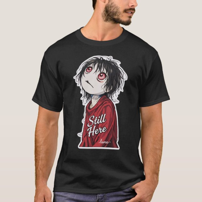 Dark Anime  "Still Here" Aesthetic Gothic Illustra T-Shirt (Vorderseite)