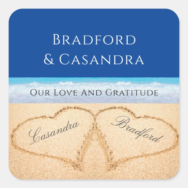 Dark Blue Beach Hochzeit 2 Herzen im Sand Quadratischer Aufkleber (Vorderseite)