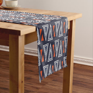 Dark Blue und Red Geometric Triangle Pattern Kurzer Tischläufer