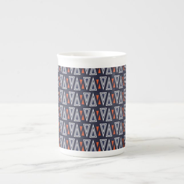 Dark Blue und Red Geometric Triangle Pattern Prozellantasse (Vorderseite)