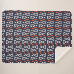 Dark Blue und Red Geometric Triangle Pattern Sherpadecke