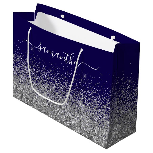 Dark Blue und Silver Glitzer Eleganter Name Große Geschenktüte (Vorderseite Schrägansicht)