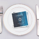 Dark Blue Watercolor Look Bar Mitzvah Serviette<br><div class="desc">Diese wunderschönen Bar Mitzvah-Einladungen oder Bat Mitzvah-Servietten sind mit einem eleganten Aquarell-Look in einem stilvollen dunkelblauen Schatten mit einem Stern von David in Silber ausgestattet.</div>