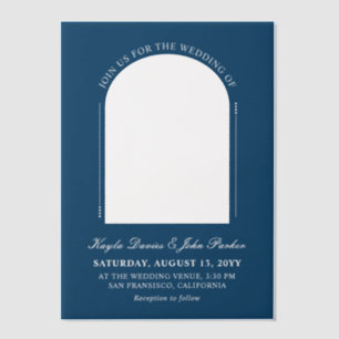 Dark Cerulean Arch Peekaboo Informelle Hochzeit