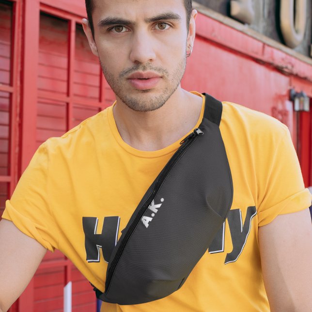 Dark Chocolate Brown Modern Monogram Fanny Pack Bauchtasche (Von Creator hochgeladen)