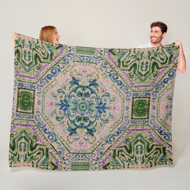 Dark Earth Damask-y Quatrefoil Fleecedecke (Beispiel)