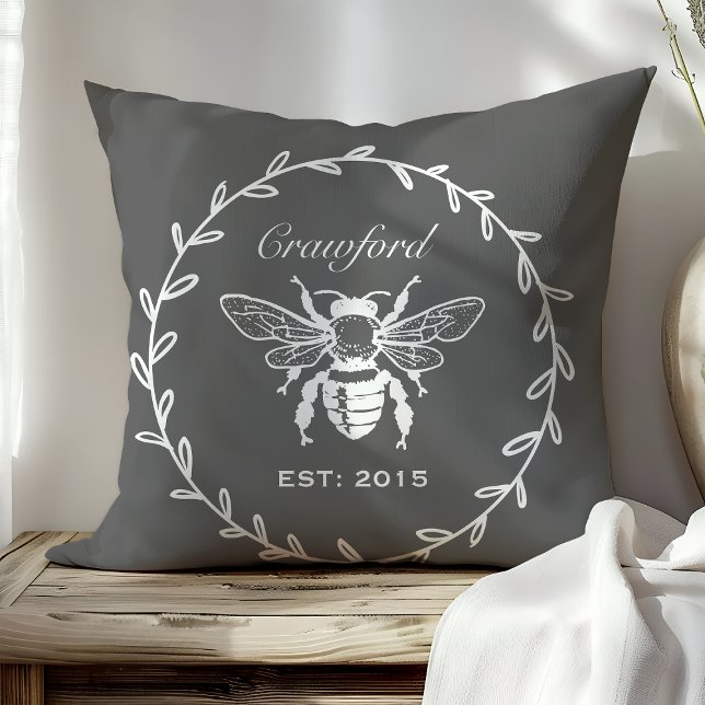Dark Gray Honey Bee Laurel Honeycomb Monogram Kissen (Von Creator hochgeladen)