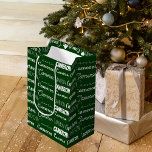 Dark Green Christmas Individuelle Name Collage Mittlere Geschenktüte<br><div class="desc">Diese coole personalisierte Geschenktasche ist mit Ihrem Namen in 9 verschiedenen schönen Schriftart angepasst. Ein niedliches personalisiertes Geschenk mit weißer Typografie auf dunkelgrün für Weihnachtsgeschenke.</div>