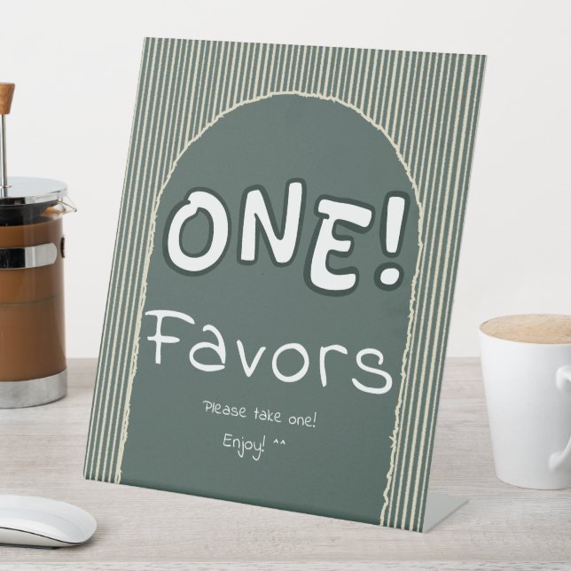 Dark Green Stripes 1st Birthday Favors Sockelschild (In Situ)