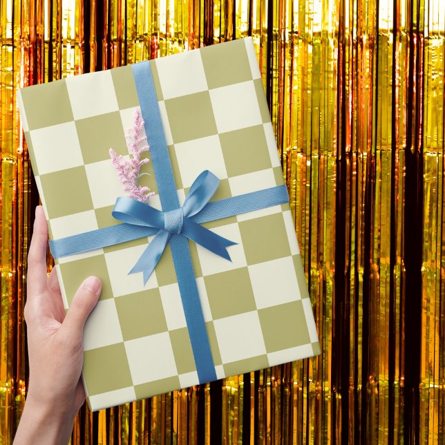 Dark Khaki und Beige Checkerboard Geschenkpapier (Von Creator hochgeladen)