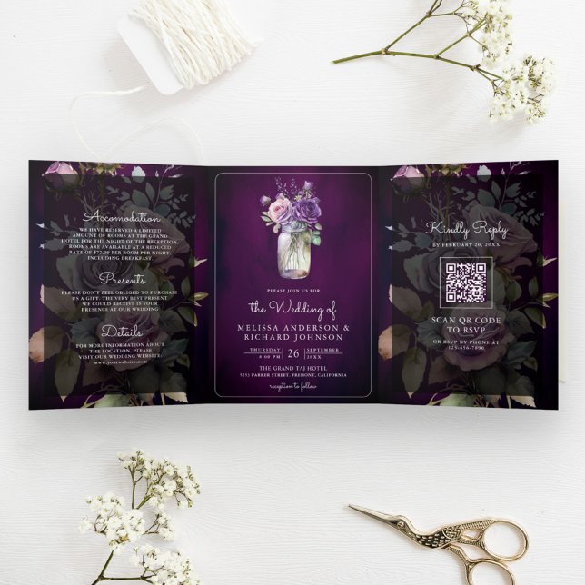 Dark Lila Floral Mason Jar QR Code Moody Wedding Dreifach Gefaltete Einladung (Von Creator hochgeladen)
