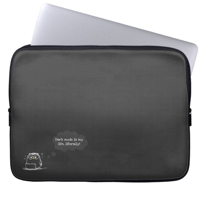 Dark Mode Owl Laptop Case für Technikfans (Vorderseite)