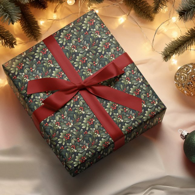 Dark Moody American Mistletoe Winter Holiday Geschenkpapier (Elegant Dark and Moody American Mistletoe Christmas Winter Holiday Wrapping Paper)