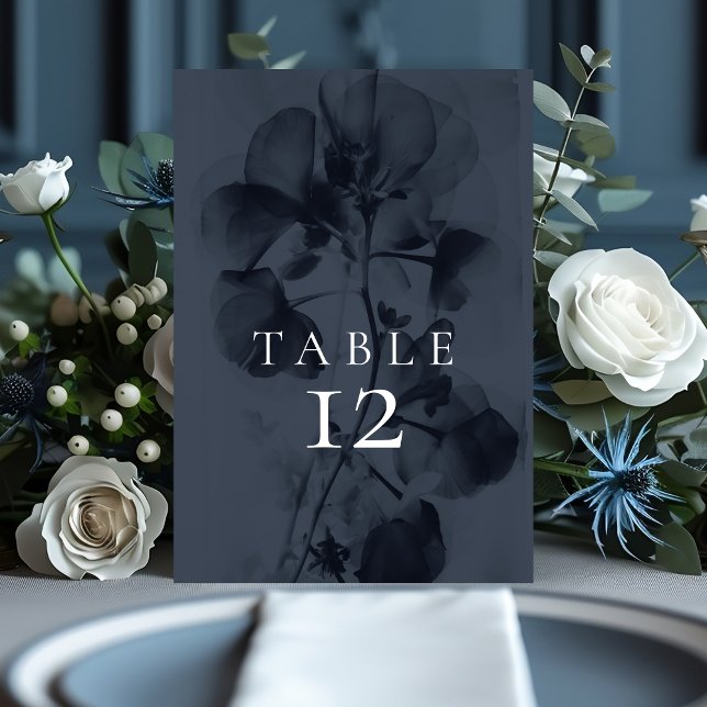Dark Moody Blue Botanical Floral Wedding Tischnummer (Von Creator hochgeladen)