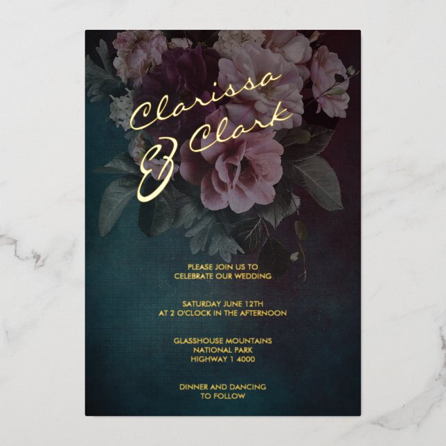 Dark Moody Bold Floral Gold Wedding Foil Einladung (Vorderseite)